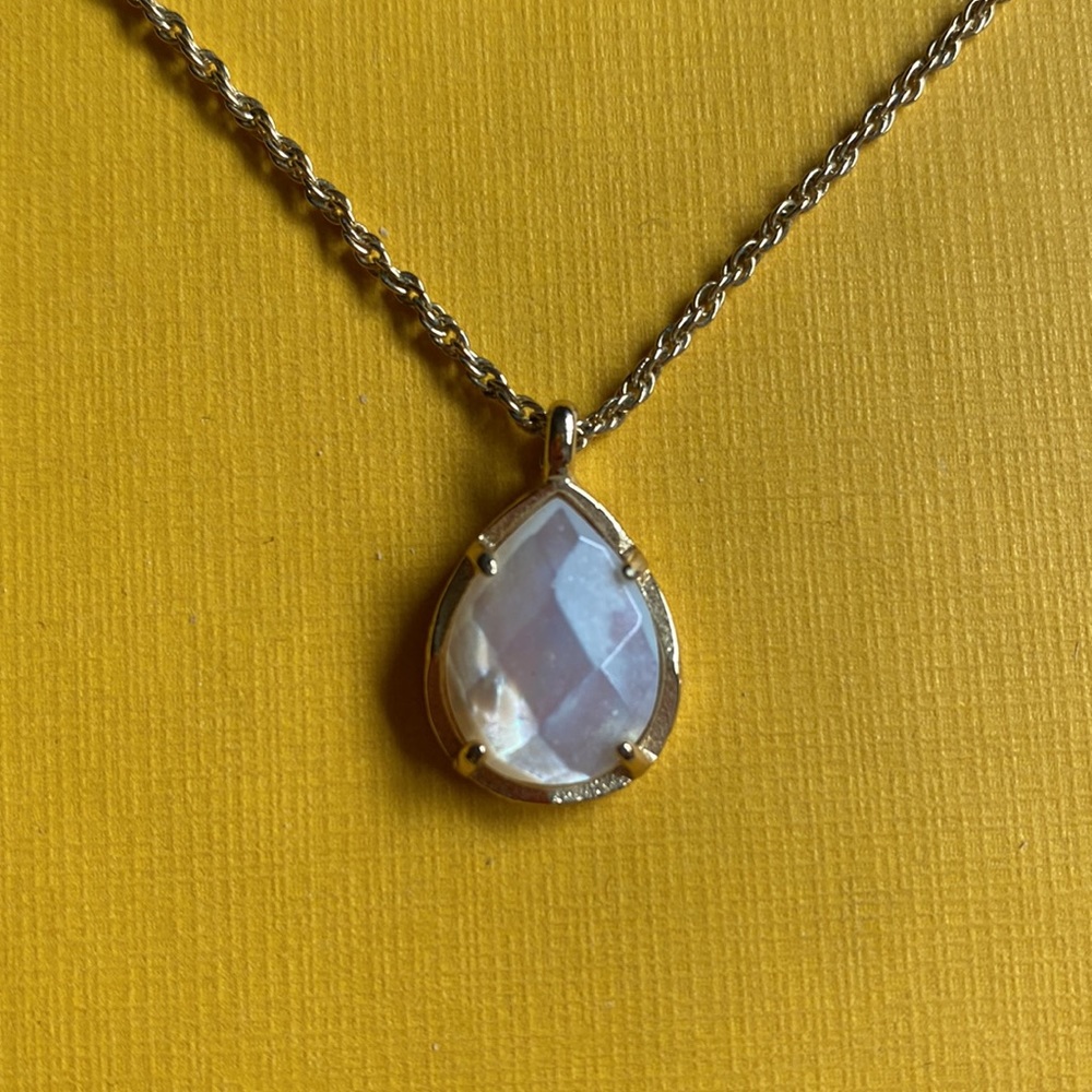 Kendra Scott pendant necklace mother of pearl